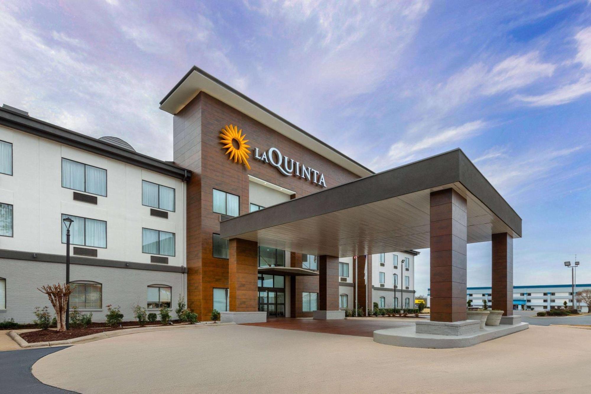 La Quinta Inn & Suites By Wyndham Meridian Exterior photo