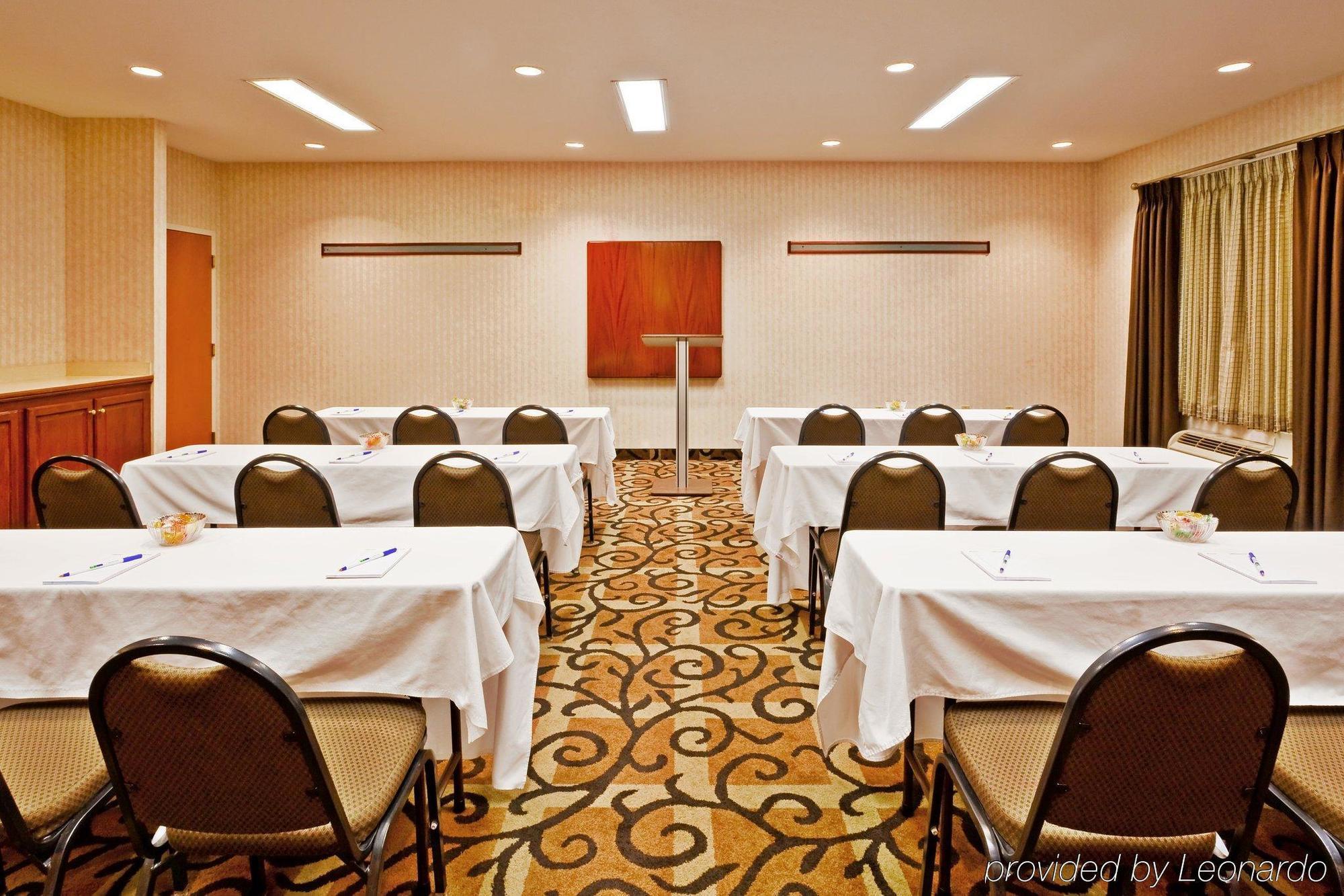 La Quinta Inn & Suites By Wyndham Meridian Facilities photo
